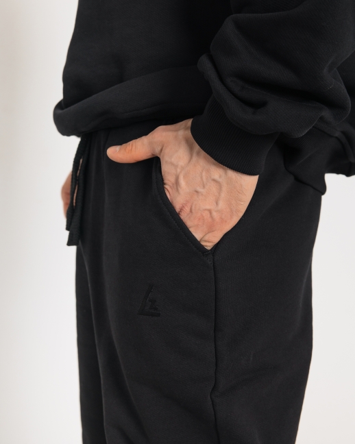 Джоггеры LZM с вышивкой, черный